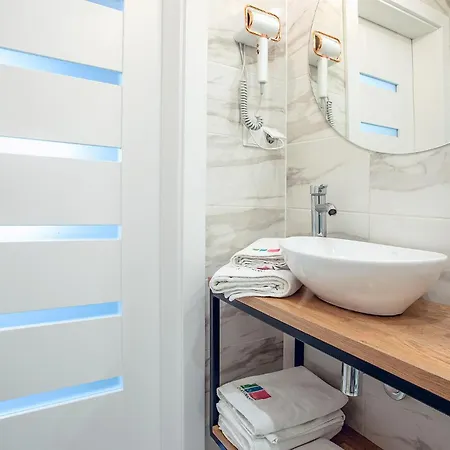 1 Bedroom In *