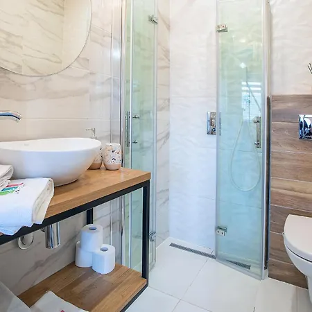 1 Bedroom In Διαμέρισμα *